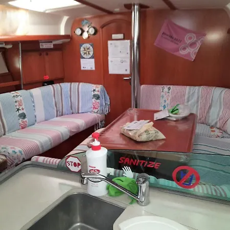 Rosa Dei Venti Hotel en barco *